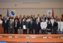 Предсједник Чубриловић одржао “Актуелни час” и уручио дипломе 23. класи студената стажиста у парламенту