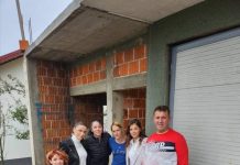 Вриједна помоћ деветочланој породици Вукобрад у Рамићима