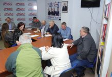 ПРЕДСЈЕДНИШТВО ОО ДЕМОС-А КОТОР ВАРОШ: ПЛАТЕ РАДНИКА У КОТОР ВАРОШУ МОРАЈУ БИТИ ПОВЕЋАНЕ