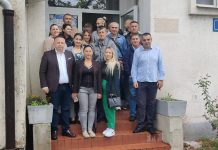 ДОБОЈ: ЧЛАНОВИ ГРАДСКОГ ОДБОРА ДЕМОС-а ДАЈУ КРВ